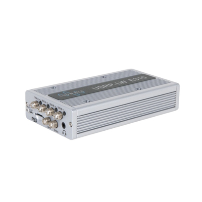 Ettus USRP E310 Compatível com 2 canais TX/RX AD9361 RF 70MHz-6 GHz 56 MHz BW Cada 1 × 10/100/1000 BASE-T Ethernet 2 × Portos USB USRP Software Defined Radio Device